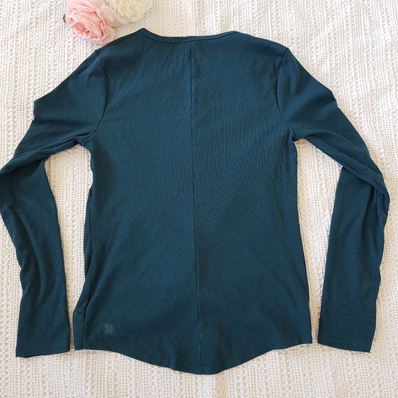 All In Motion Knotted Front Athletic Top sz M - Picture 4 of 6